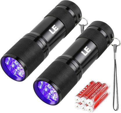 LE LED UV Schwarzlicht Taschenlampe mit 9 LEDs, mini UV Lampe Ultraviolettes Licht mit 395nm für Geocaching, Heimtierurindetektoren, Haustiere Urin-Detektor usw. Inklusive 3 AAA Batterien